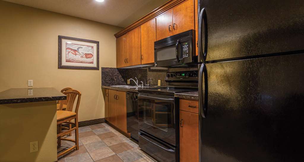 Best Western Plus Deer Park Hotel & Suites - photo 22