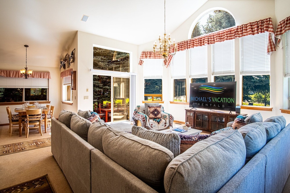 Sunflower Lane 4BD Sun Valley Retreat Resort Amenities — hotel near Friedman Memorial Airport