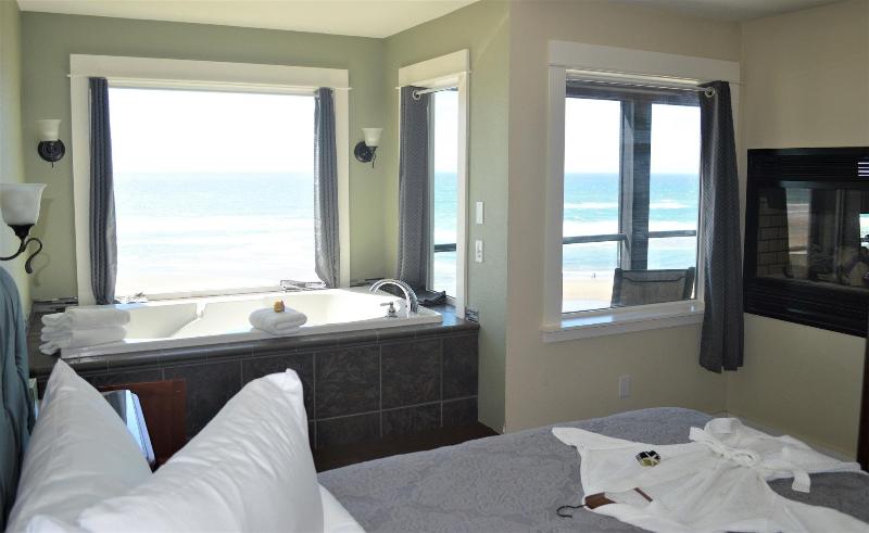 Starfish Manor Oceanfront Hotel - photo 41