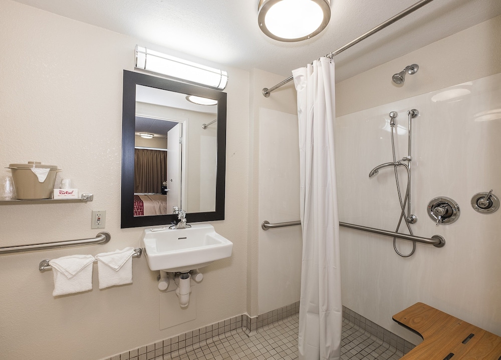 Red Roof Inn San Antonio Airport - photo 22
