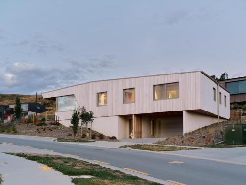 Casa del Morts Wanaka — 4-Star Luxury Hotel in Wanaka, New Zealand