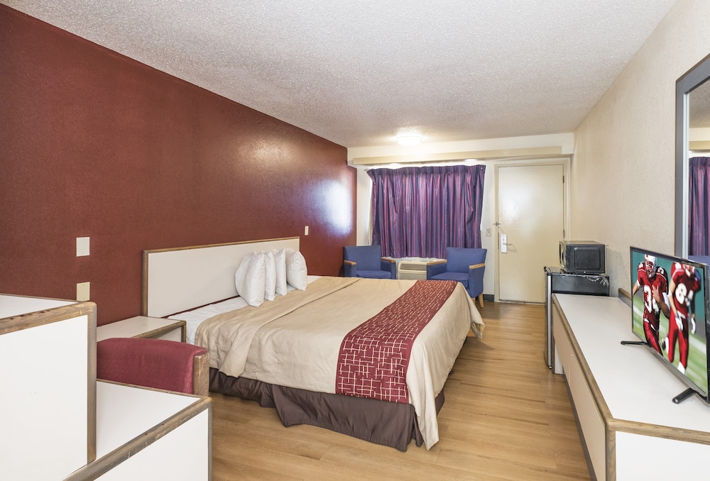 Red Roof Inn Atlanta Norcross - photo 9