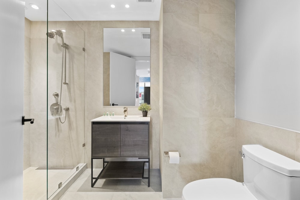 Global Luxury Suites at The Arches - photo 90
