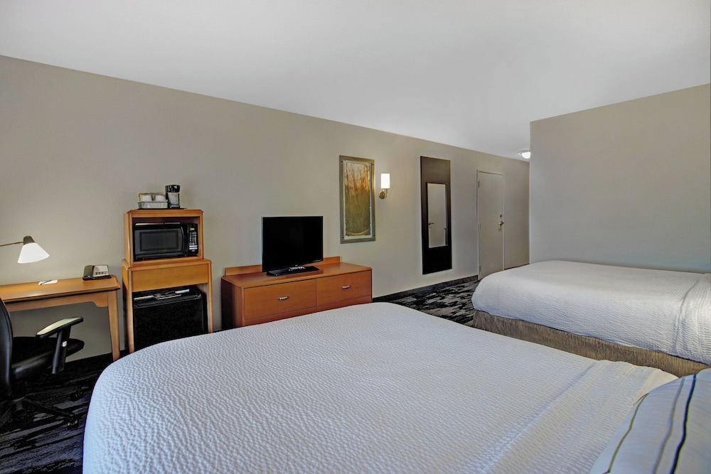 Fairfield Inn & Suites by Marriott Carlsbad - photo 15