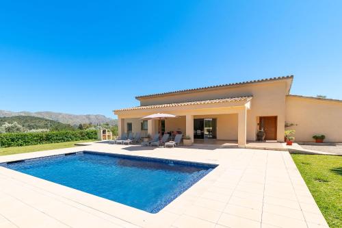 Villa Malagarba d'Enmig by Sealand Villas — 4-Star Luxury Hotel in Pollenca, Spain