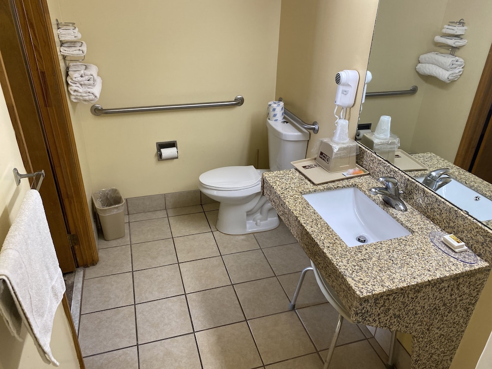 Rodeway Inn Baxley - photo 32