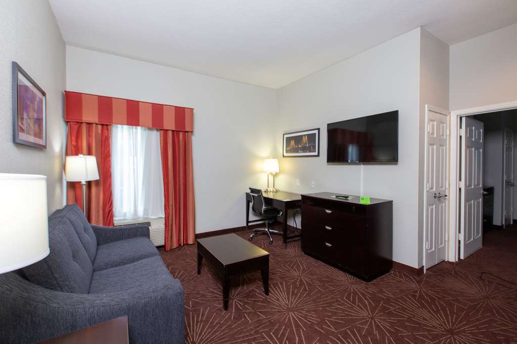 La Quinta Inn & Suites by Wyndham Houston East at Normandy - photo 36