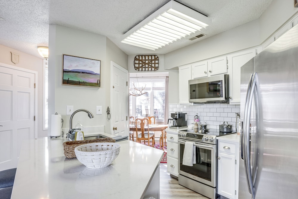 Modern Townhome at Wintergreen Resort - photo 22