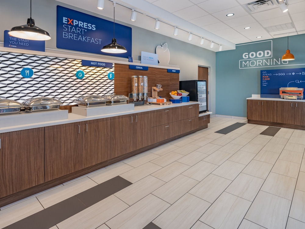 Holiday Inn Express & Suites Ruskin by IHG - photo 49