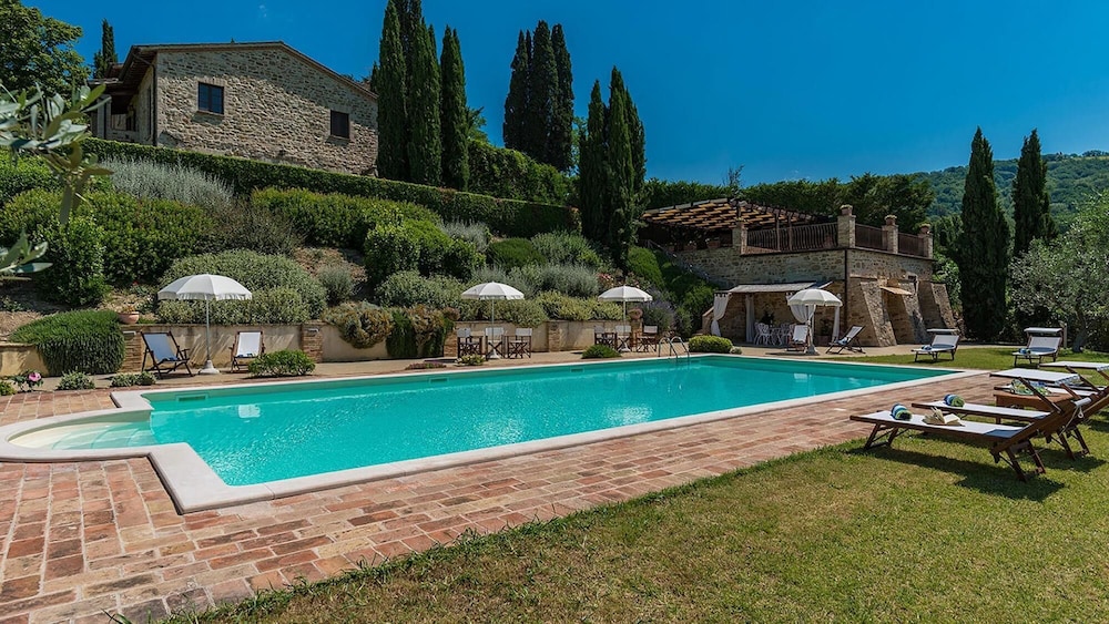 Il Borgo 16 Emma Villas — 4-Star Luxury Hotel in Assisi, Italy