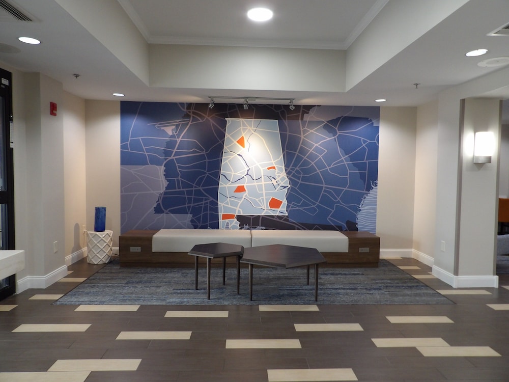 Holiday Inn Express & Suites Huntsville Airport by IHG - photo 2