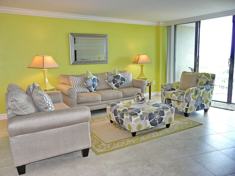 Beachfront condo in resort style community with pool - photo 24