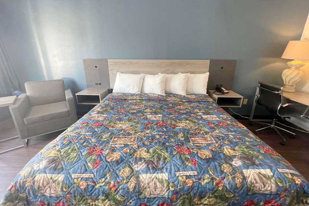 Travelodge by Wyndham Pigeon Forge Dollywood Lane - photo 8