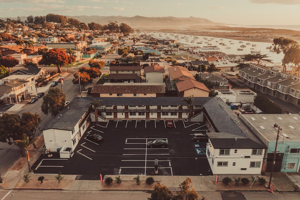 Blufftop Inn & Suites - photo 108