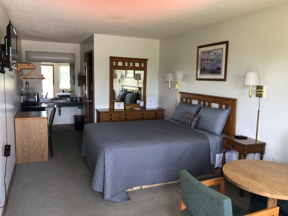 Edge Of The Woods Motel - photo 8