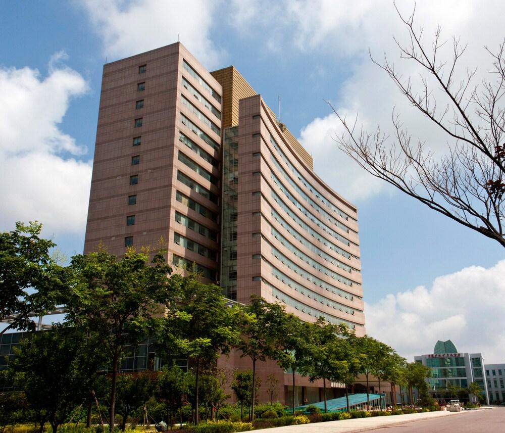 Qingdao Celebrity Hotel — 4-Star Luxury Hotel in Qingdao, People's Republic of China