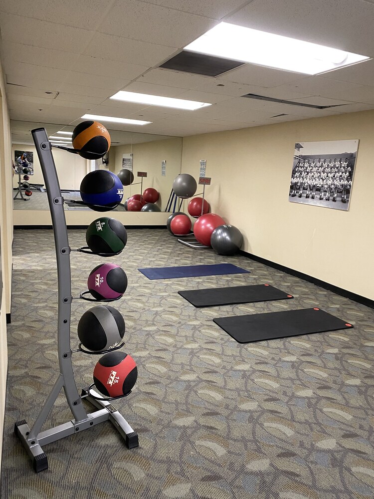 Hotel Elegante Conference & Event Center Colorado Springs - photo 21