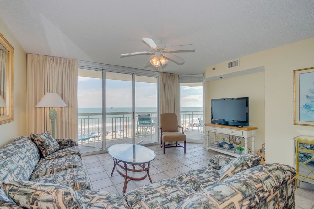 Crescent Shores N 304 Ocean Front Crescent Beach Section — 4-Star Luxury Hotel in Myrtle Beach, United States