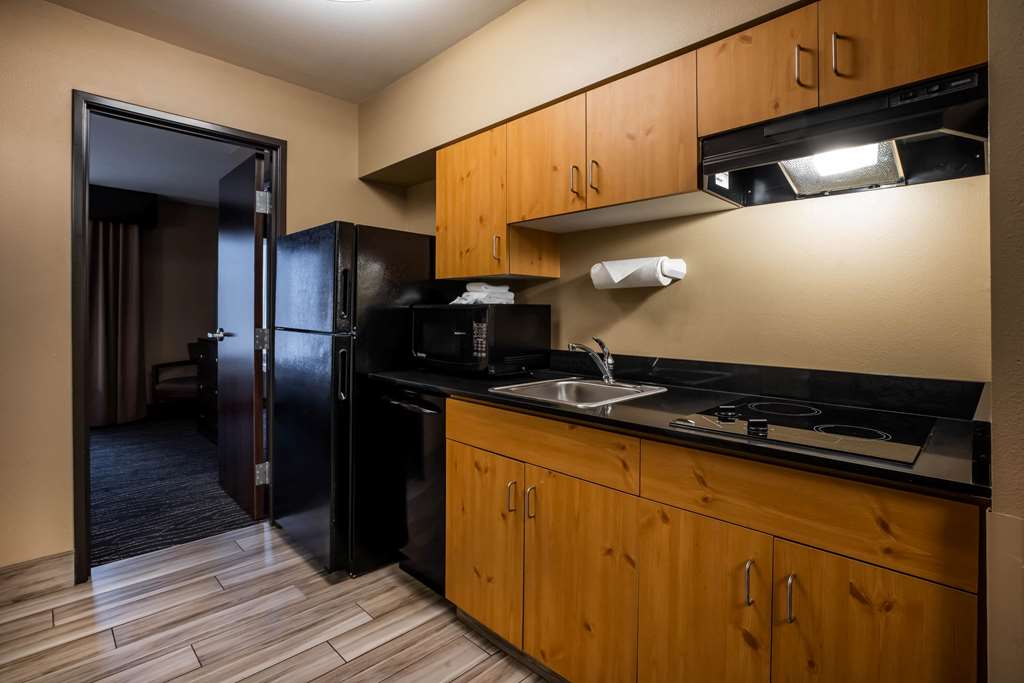 La Quinta Inn & Suites by Wyndham Eugene - photo 21