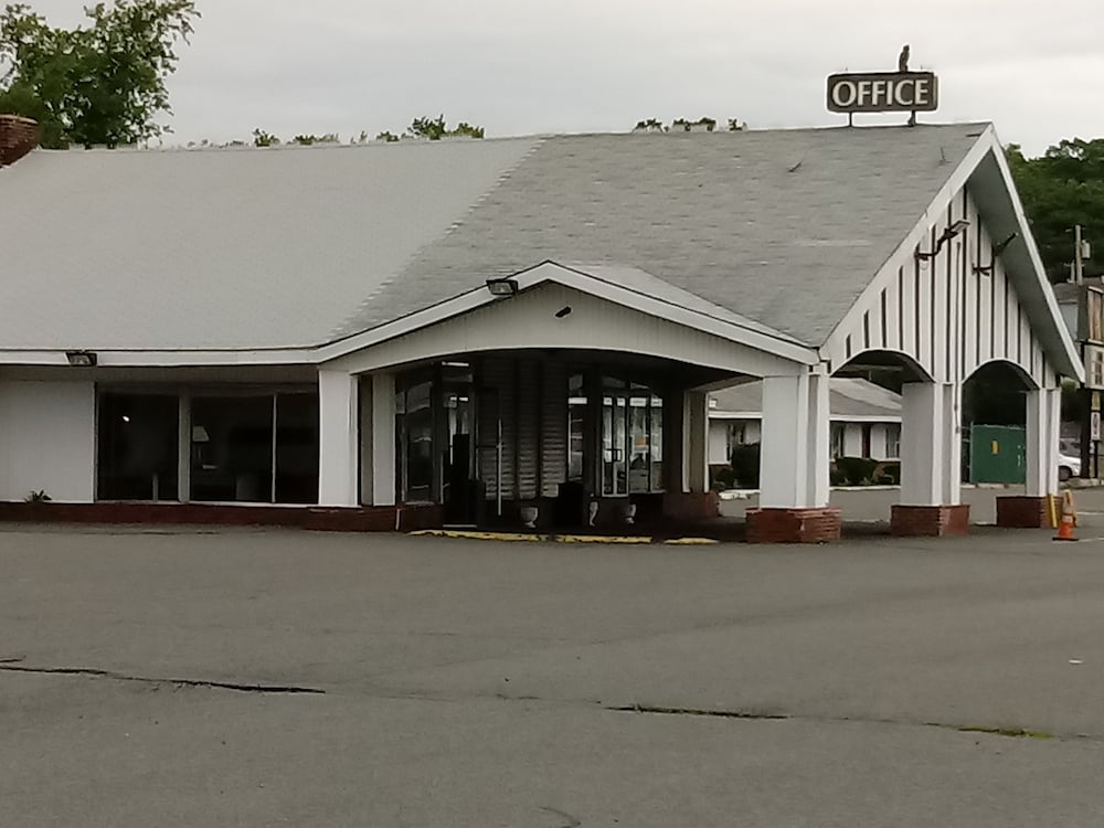Town Line Motel - photo 62