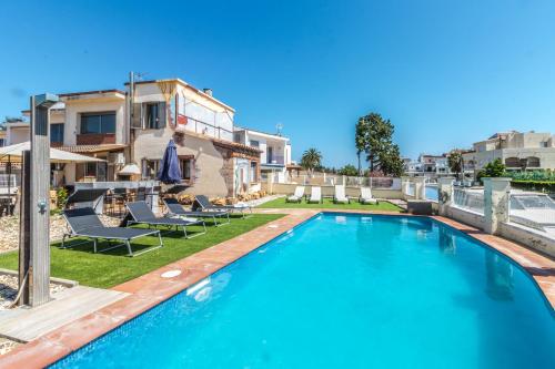 5 Habitaciones 3 Banos Piscina Privada Amarre 15m in Empuriabrava, Spain