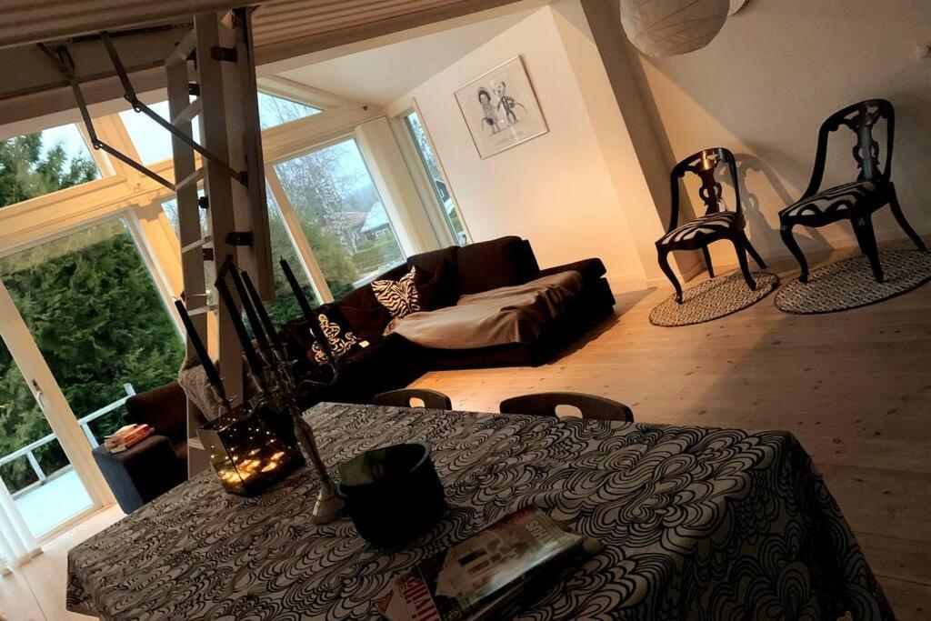 Holiday home by lake Simsjön and mountain Billingen — 4-Star Luxury Hotel in Skoevde, Sweden