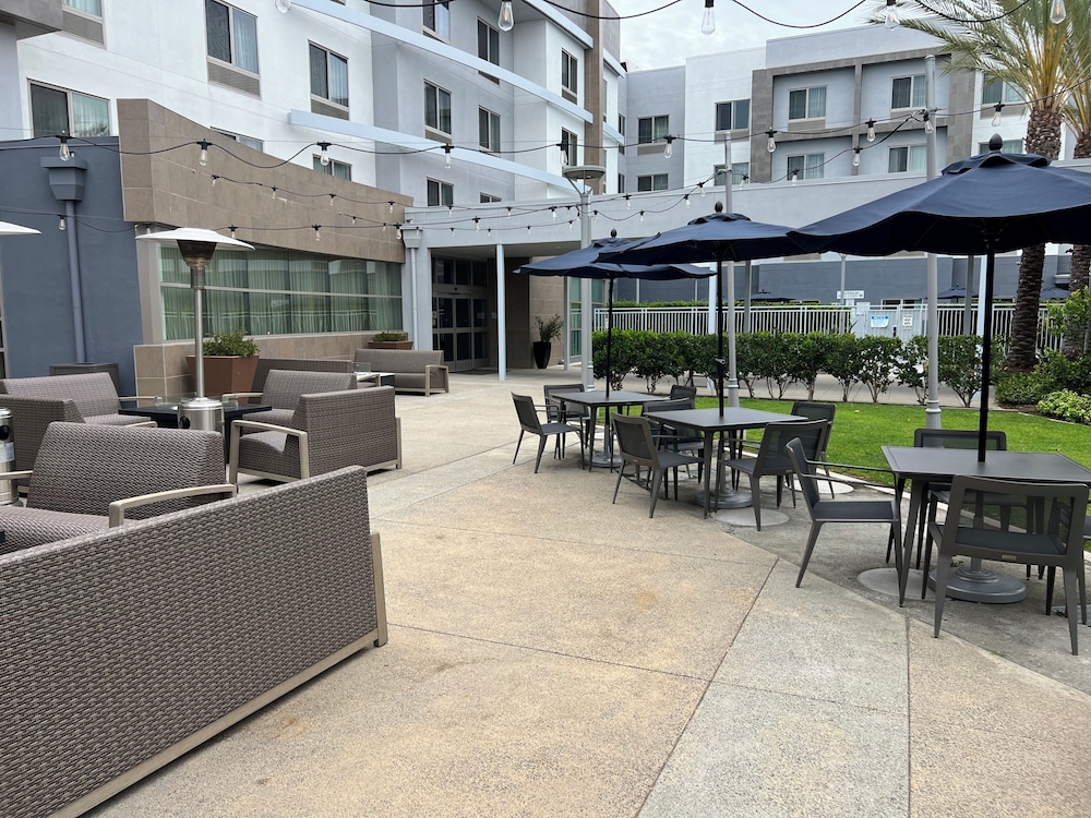 Courtyard by Marriott Long Beach Airport - photo 25