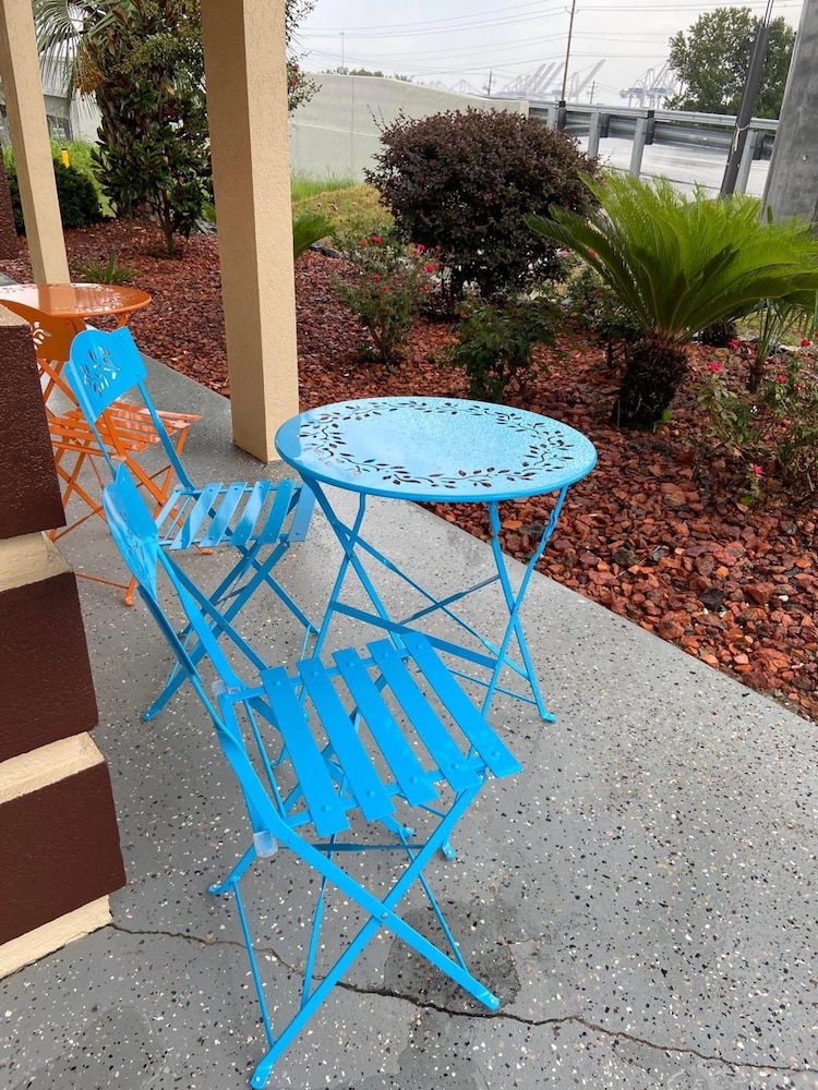 Savannah Inn and Suites - photo 15