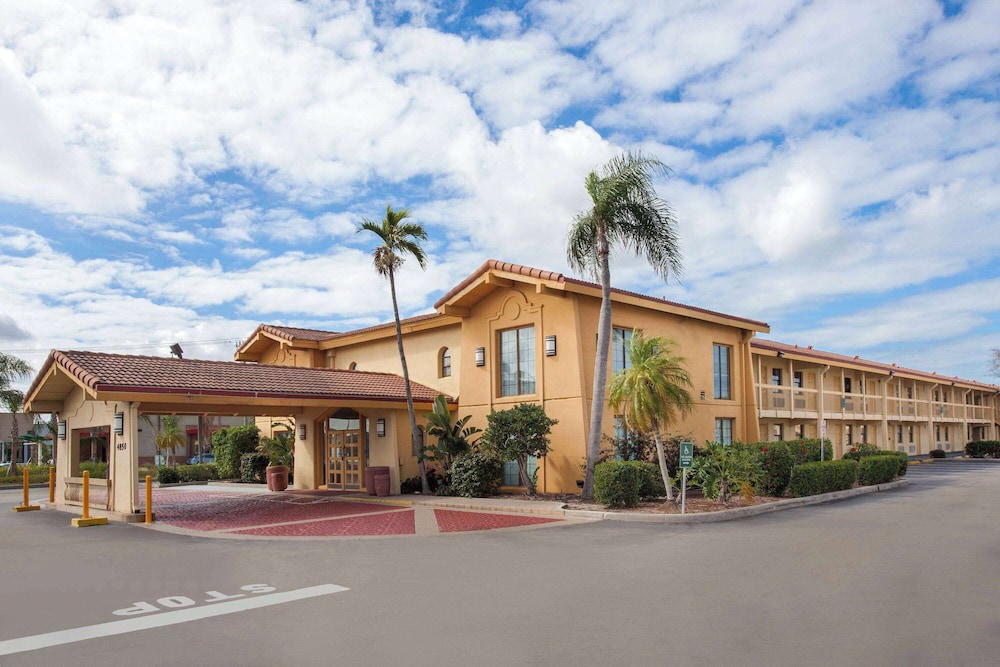 Baymont by Wyndham Fort Myers Central in Fort Myers, United States