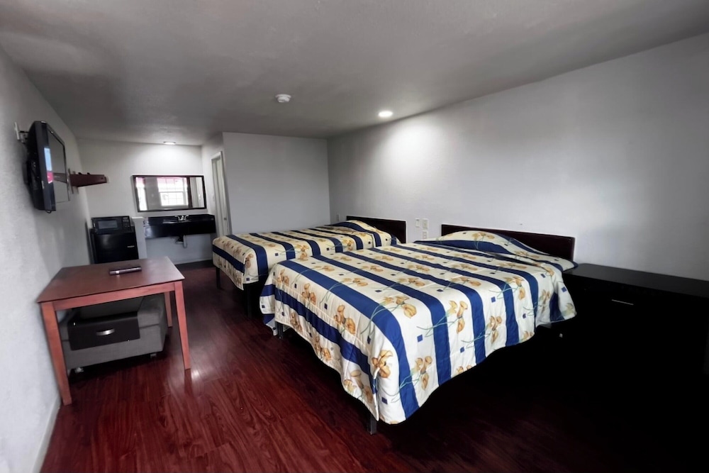 Delux Inn Motel — Grand Prairie