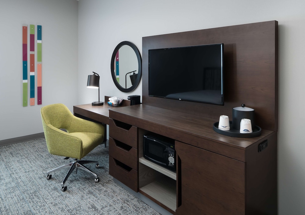 Hampton Inn & Suites Cape Canaveral Cruise Port - photo 14