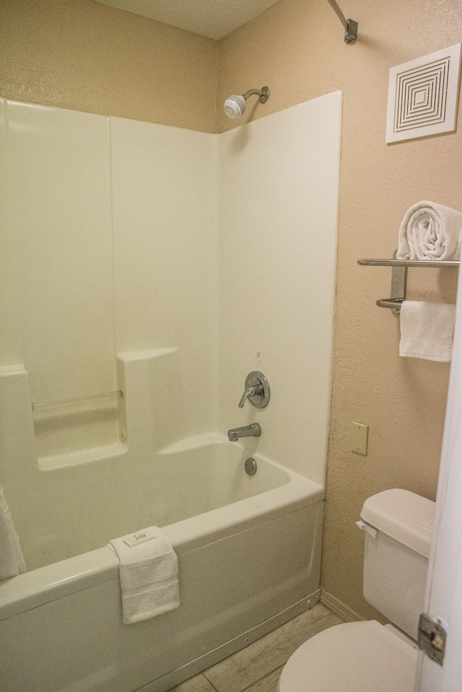 Mockingbird Inn & Suites - photo 25