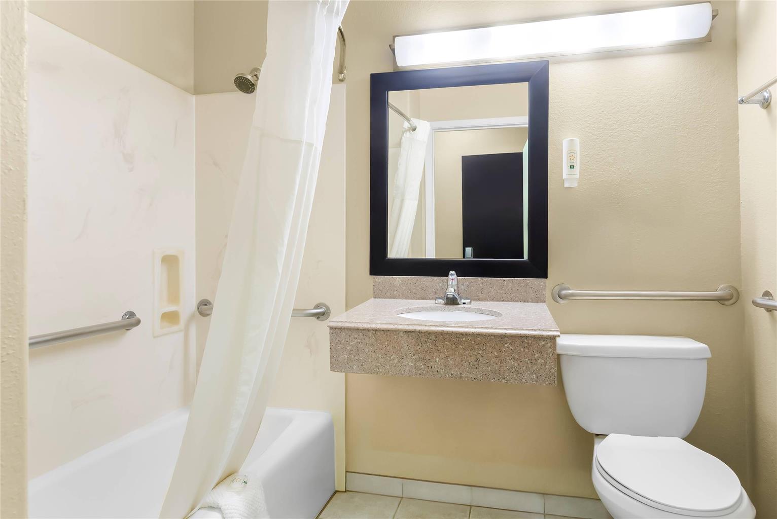 Quality Suites Houston NW Cy Fair - photo 13
