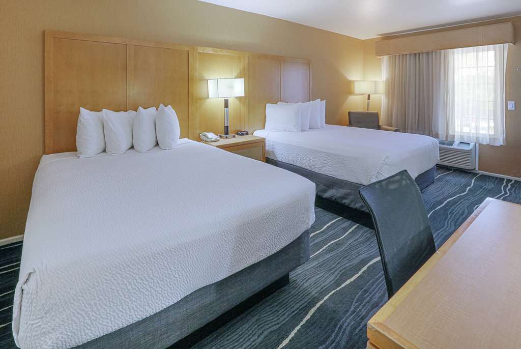 Ramada by Wyndham Costa Mesa Newport Beach - photo 8