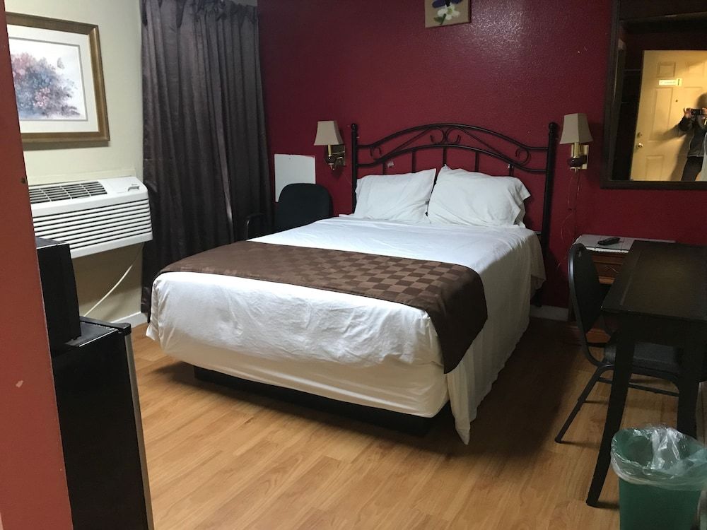 Outpost Motel — hotel in Dripping Springs