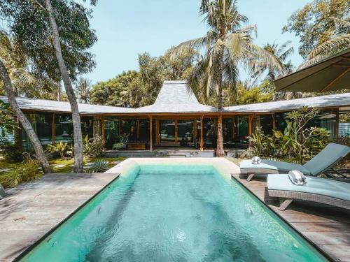 Villa Harimau Original Joglo style 3B with pool — 4-Star Luxury Hotel in Gili Trawangan, Indonesia