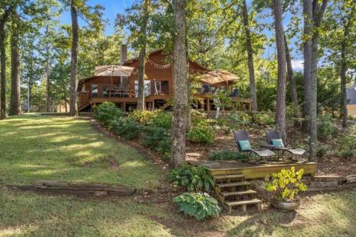 Lakefront Cottage late summer price decrease — 4-Star Luxury Hotel in Pittsburg, United States