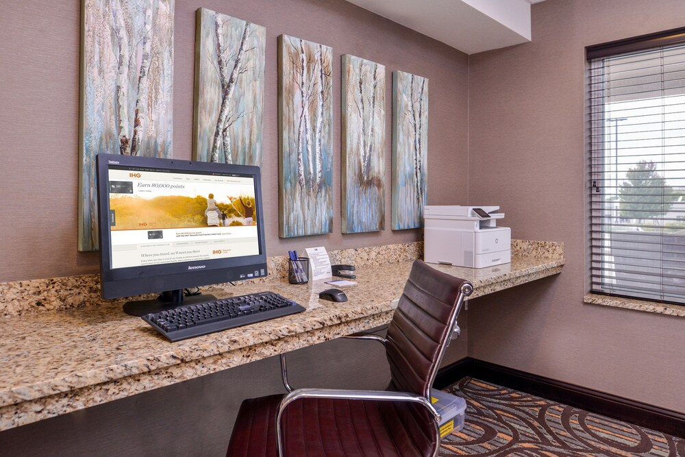 Holiday Inn Express Hotel & Suites Emporia Northwest by IHG - photo 25