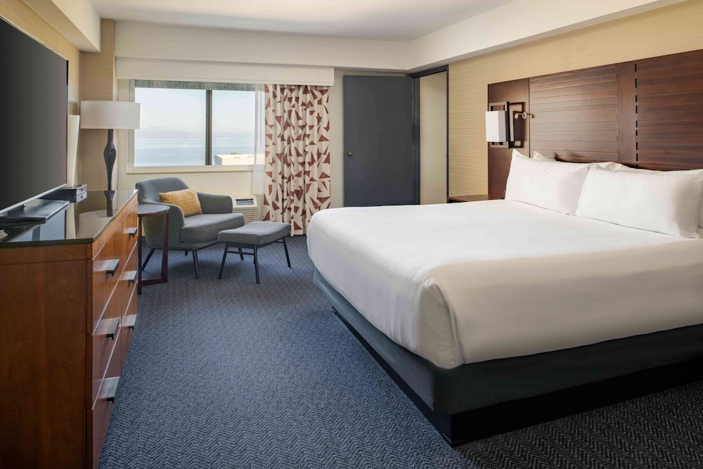 DoubleTree by Hilton San Francisco Airport - photo 13