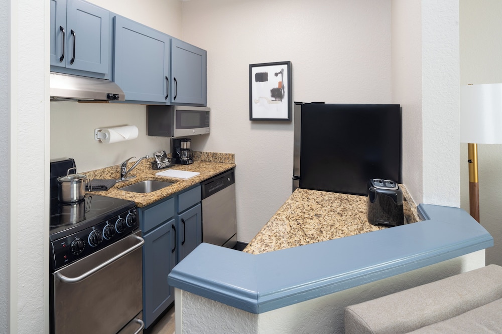 Candlewood Suites Miami Lakes by IHG - photo 13