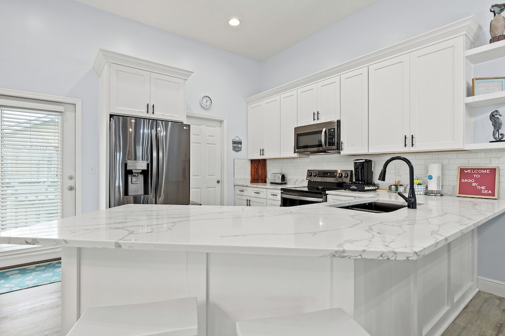 Sago by the Sea: 2 bed 2.5 bath Retreat Steps From the Beach Sleeps 7 - photo 7