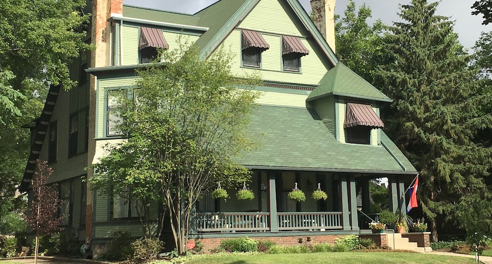 The Parsonage Inn - carbon neutral hotel in Grand Rapids