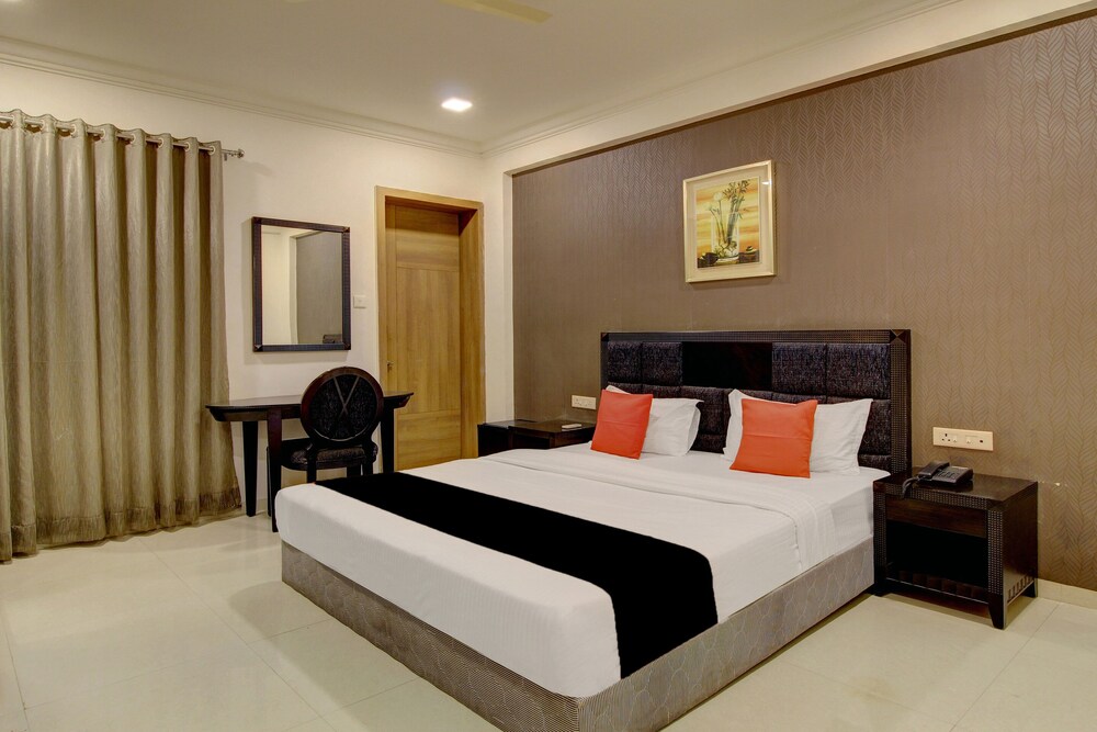 Capital O 40790 Hotel Triveni in Nashik, India