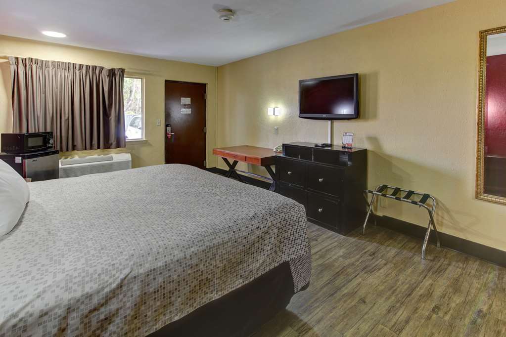 Econo Lodge Virginia Beach Town Center - photo 12