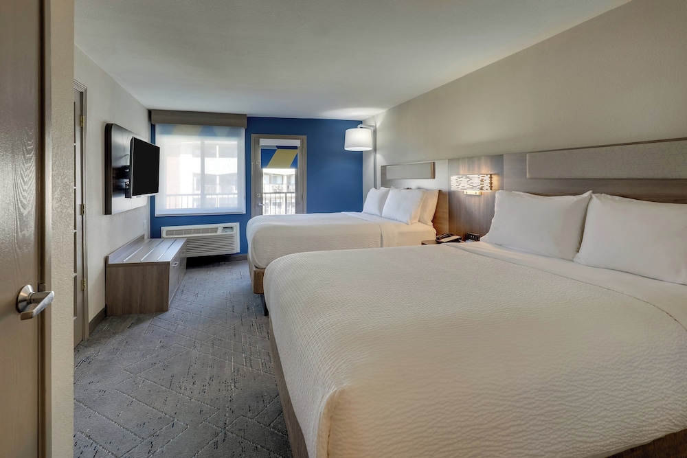 Holiday Inn Express Hotel & Suites Branson 76 Central by IHG - photo 18