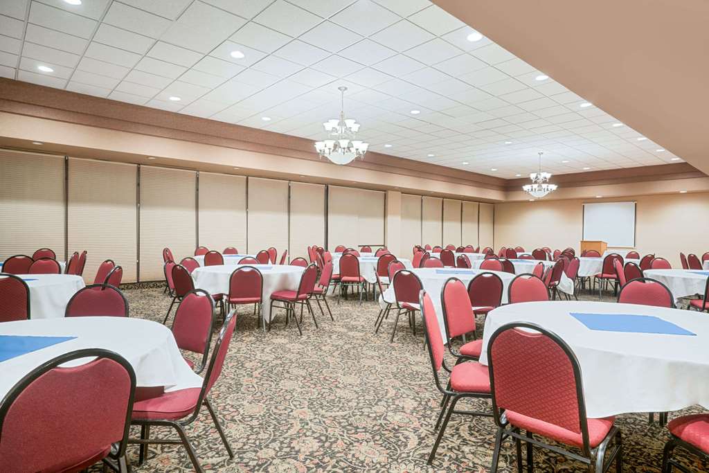 Ramada Hotel & Conference Center by Wyndham Plymouth - photo 25