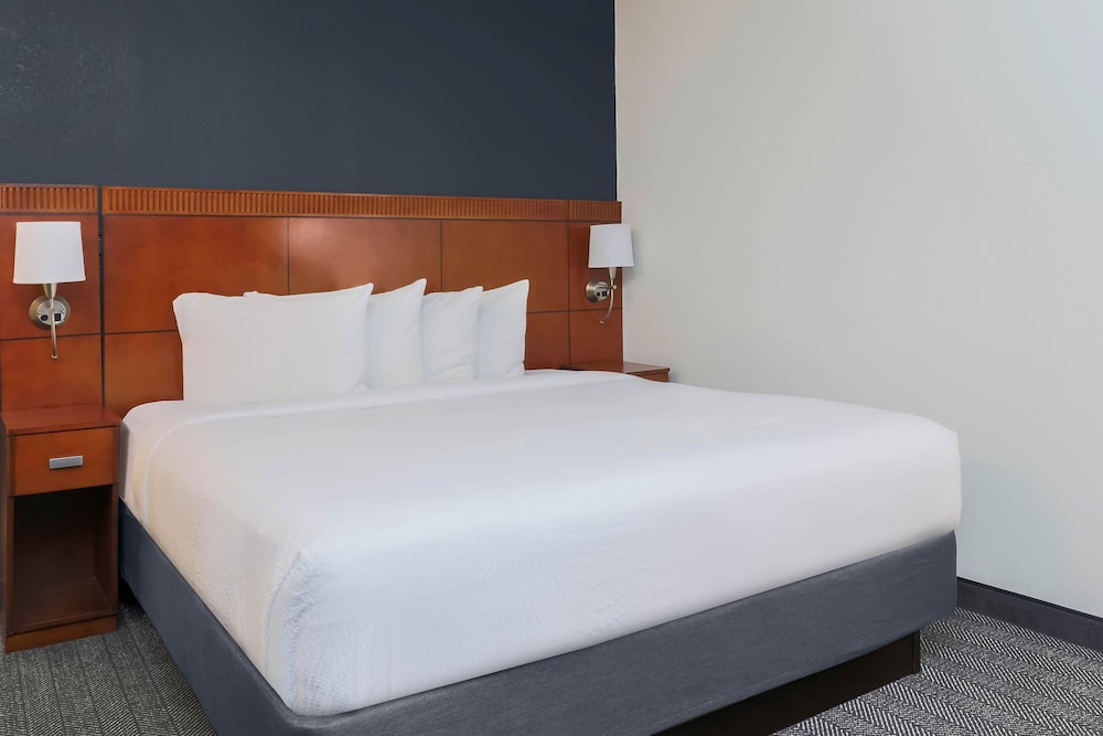 Courtyard by Marriott Austin Airport - photo 4