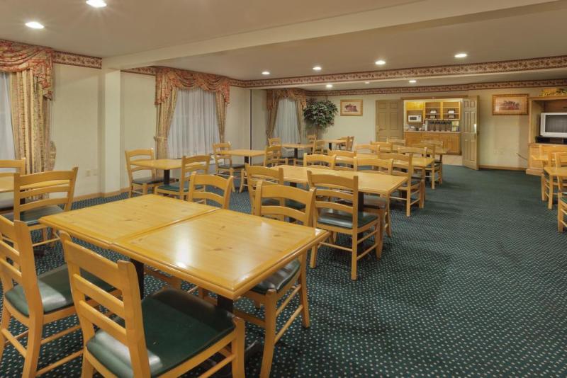 Country Inn & Suites by Radisson Holland MI - photo 9