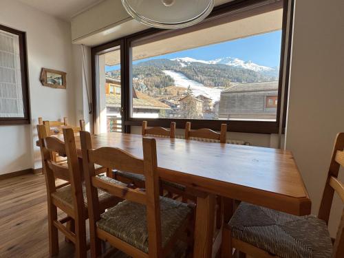 Trilocale panoramico a Bormio con vista mozzafiato — 4-Star Luxury Hotel in Bormio, Italy