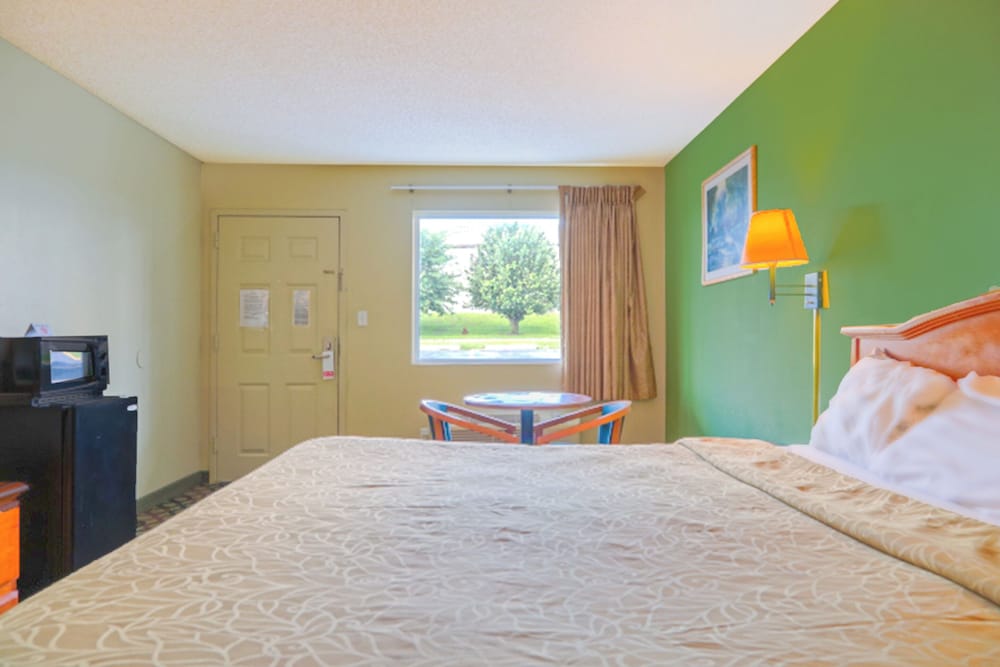 Economy Inn by OYO Ashburn I 75 - photo 8